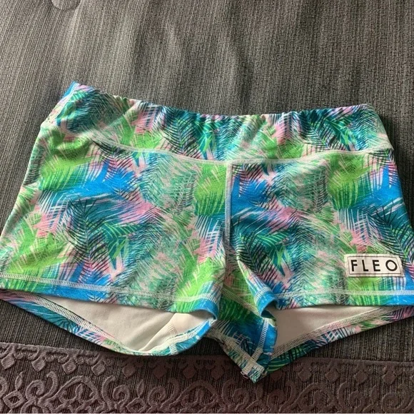FLEO Iridescent Tropical Hawaiian Palm Tree Print Shorts Pink Green Blue Large - Picture 2 of 9
